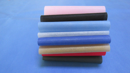 PP滌綸無紡布與PET丙綸無紡布的環保對比及紙箱替代探討